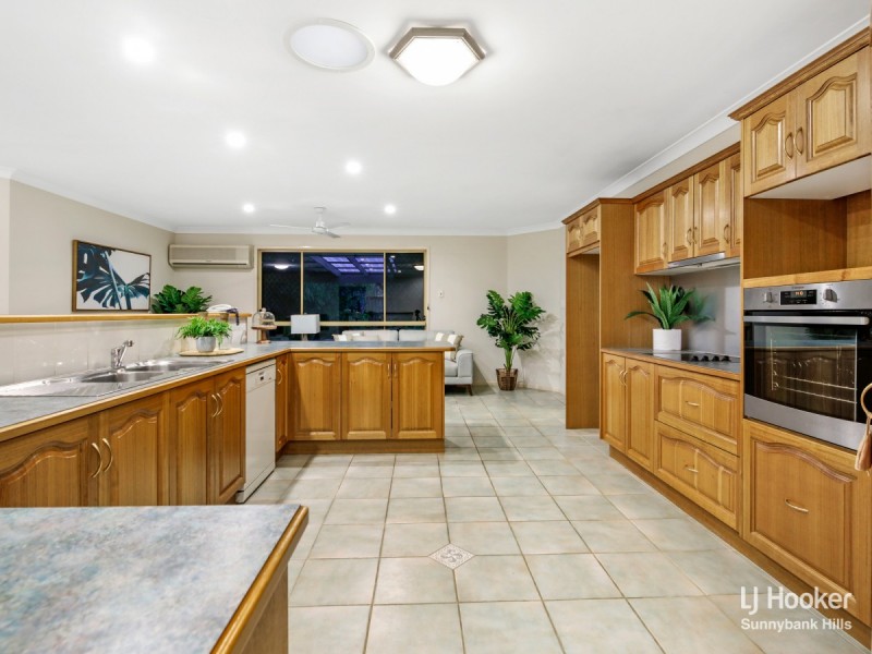 27 Barrington Place, Parkinson QLD 4115