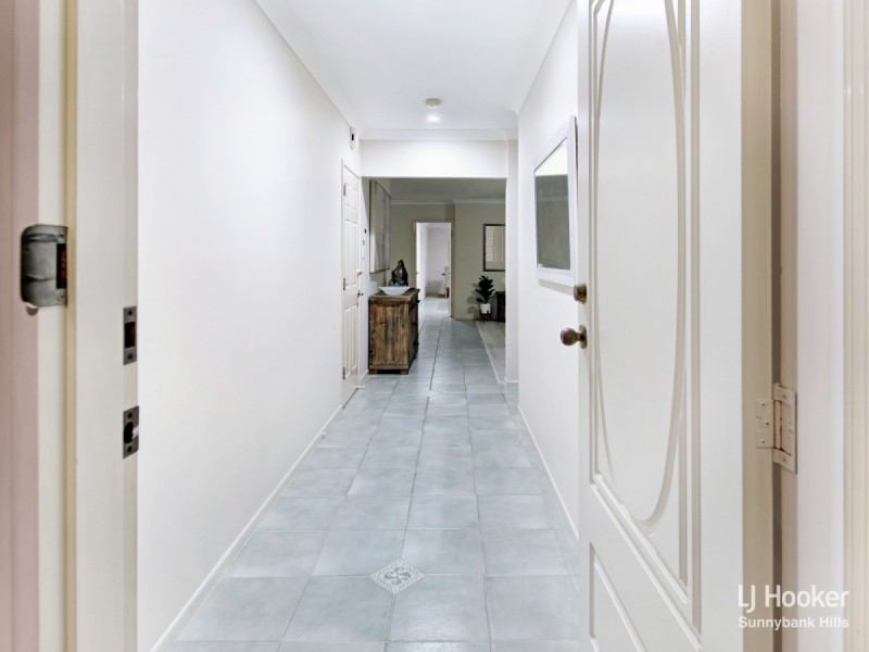 27 Barrington Place, Parkinson QLD 4115