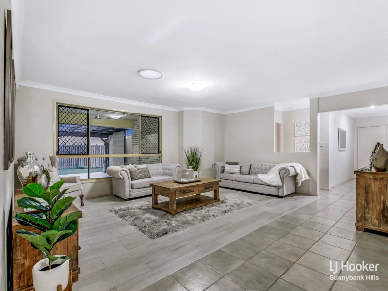 27 Barrington Place, Parkinson QLD 4115