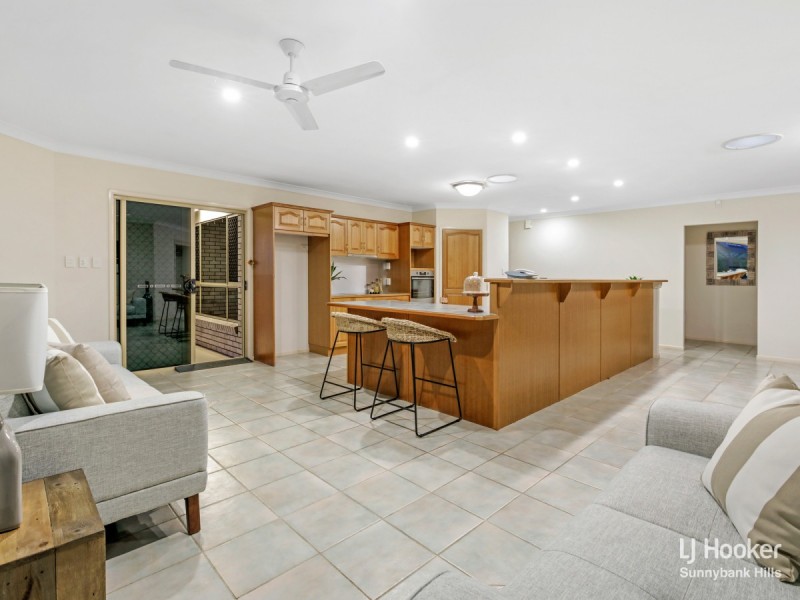 27 Barrington Place, Parkinson QLD 4115