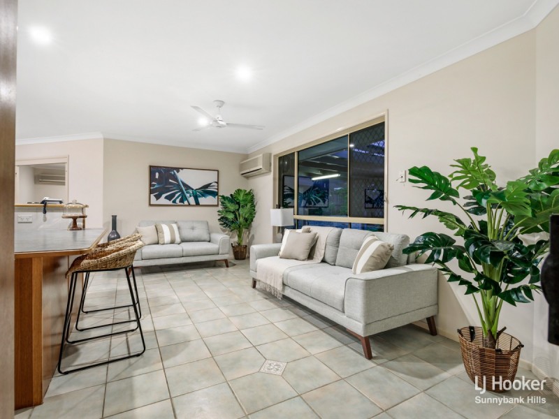 27 Barrington Place, Parkinson QLD 4115