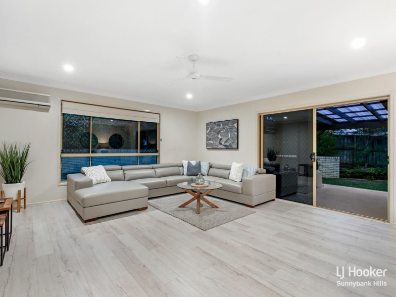 27 Barrington Place, Parkinson QLD 4115