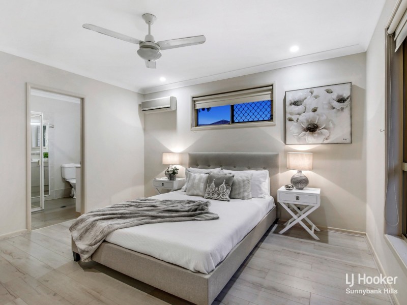 27 Barrington Place, Parkinson QLD 4115