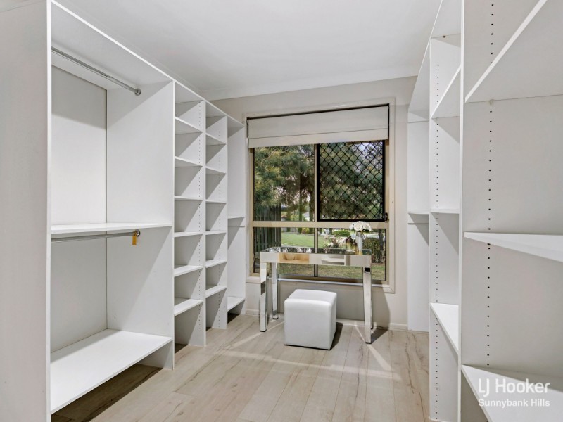 27 Barrington Place, Parkinson QLD 4115