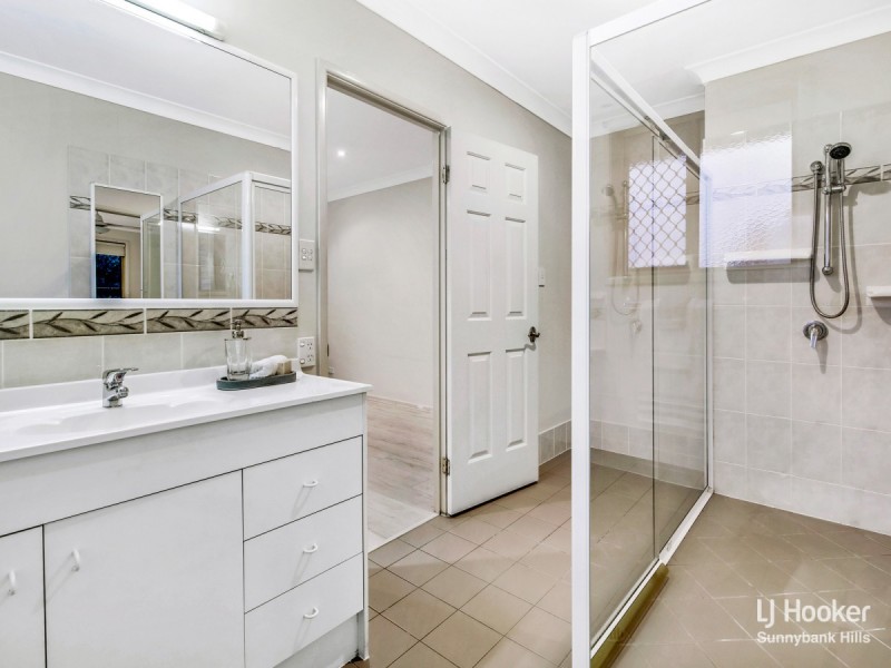 27 Barrington Place, Parkinson QLD 4115