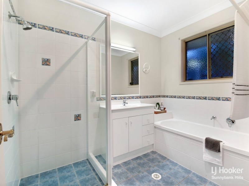 27 Barrington Place, Parkinson QLD 4115