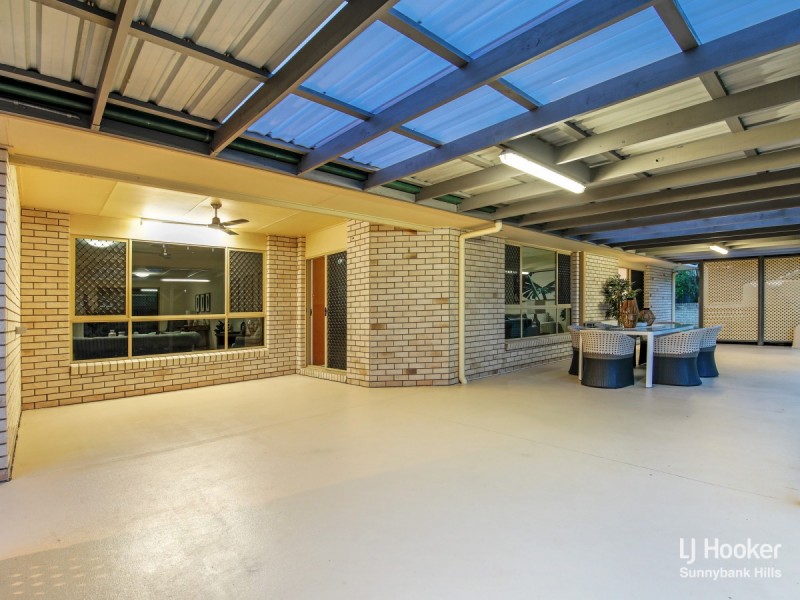 27 Barrington Place, Parkinson QLD 4115