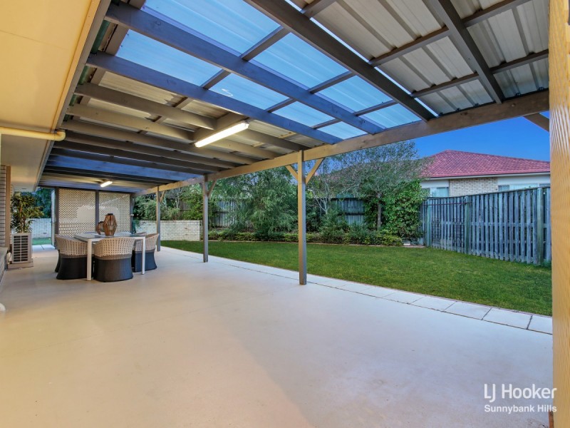 27 Barrington Place, Parkinson QLD 4115