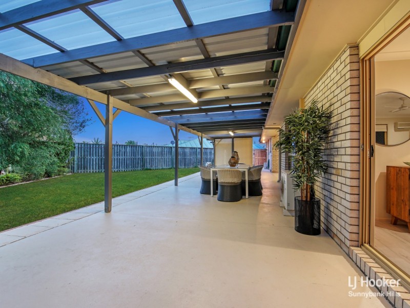 27 Barrington Place, Parkinson QLD 4115