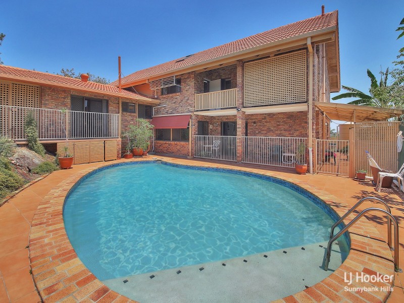 8 Zara Street, Robertson QLD 4109