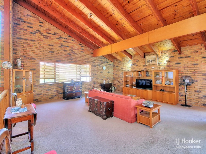 8 Zara Street, Robertson QLD 4109