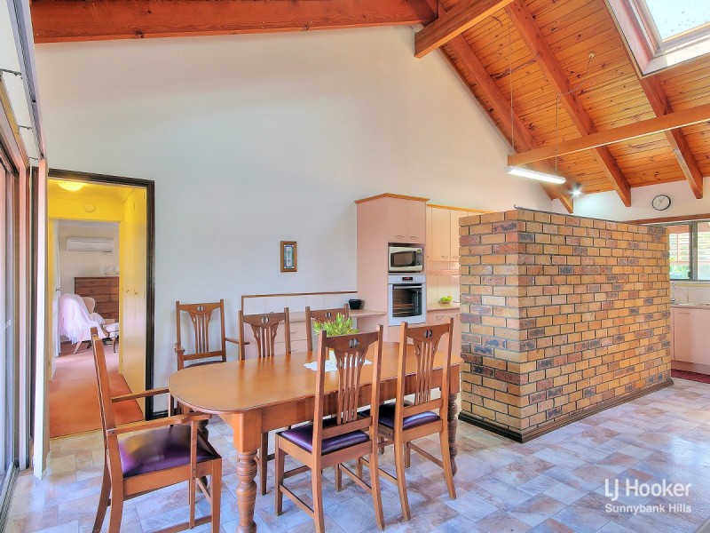 8 Zara Street, Robertson QLD 4109
