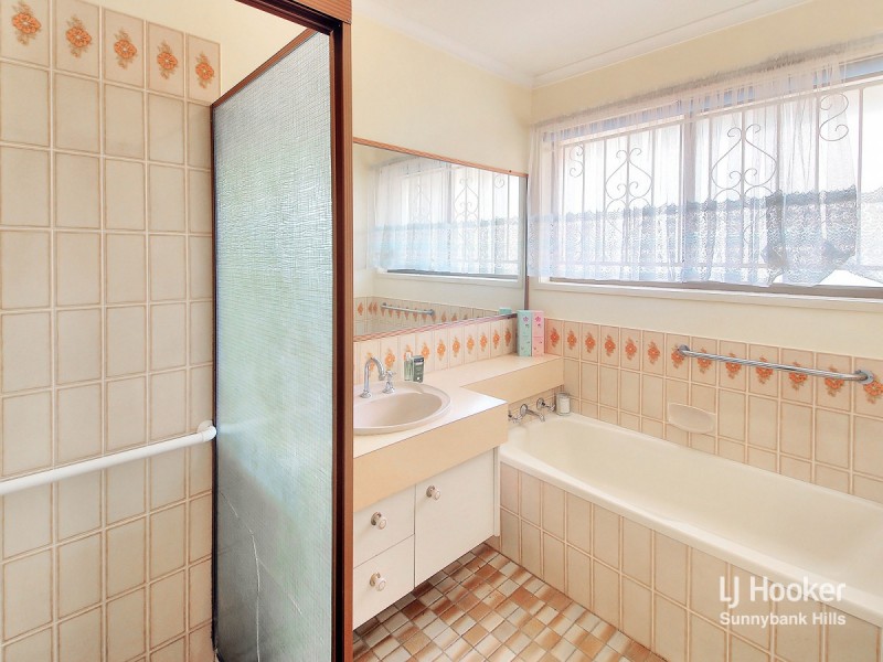 11 Dando Street, Macgregor QLD 4109