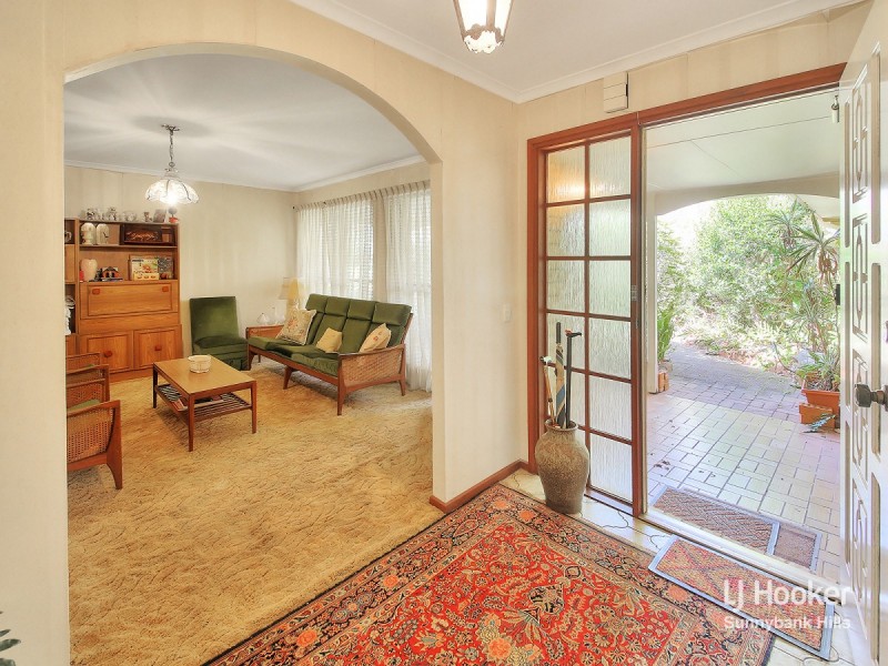 6 Halkin Street, Eight Mile Plains QLD 4113