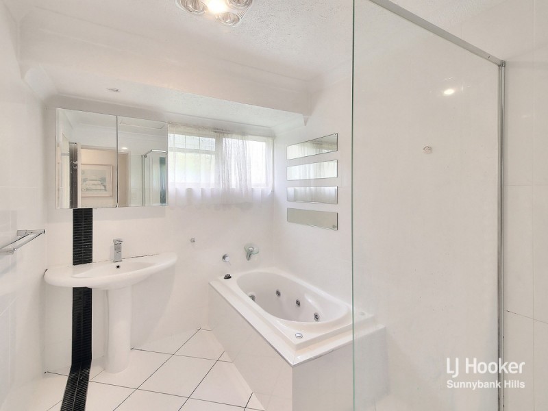 500 Mains Road, Macgregor QLD 4109