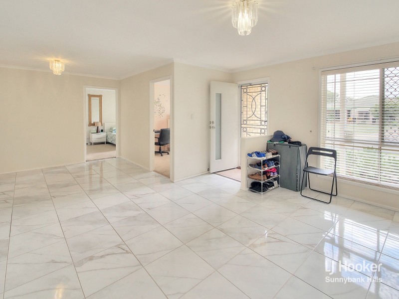 42 Glenfield Street, Parkinson QLD 4115