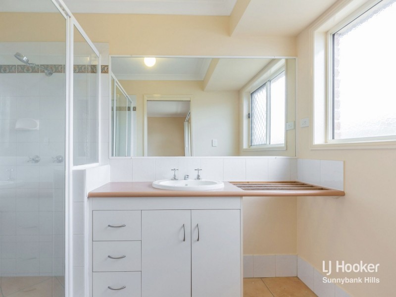 32 Pinedale Crescent, Parkinson QLD 4115