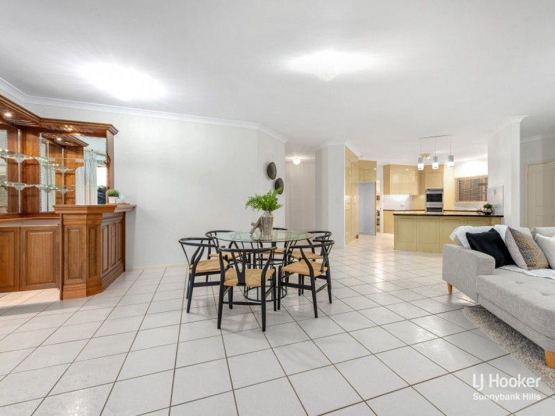 10 Mansfield Place, Mansfield QLD 4122