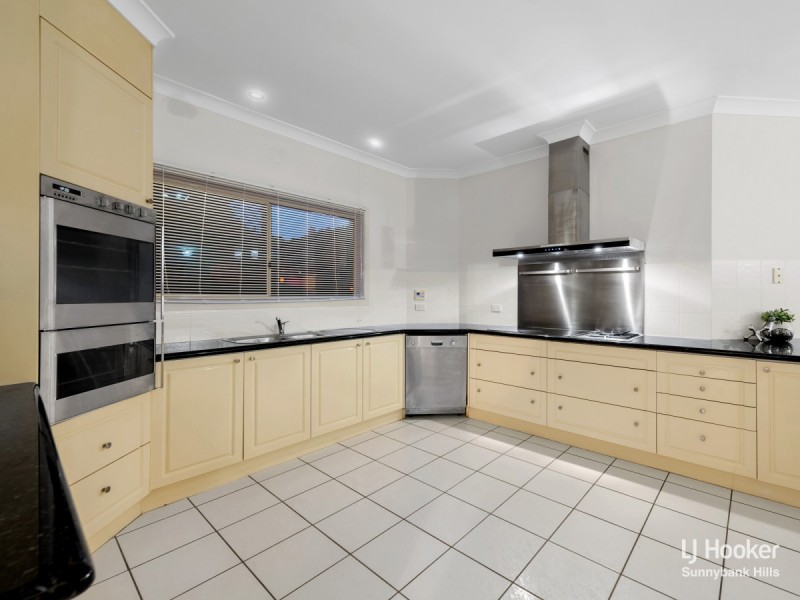 10 Mansfield Place, Mansfield QLD 4122