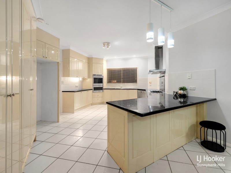 10 Mansfield Place, Mansfield QLD 4122