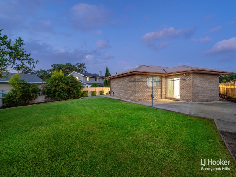 10 Mansfield Place, Mansfield QLD 4122