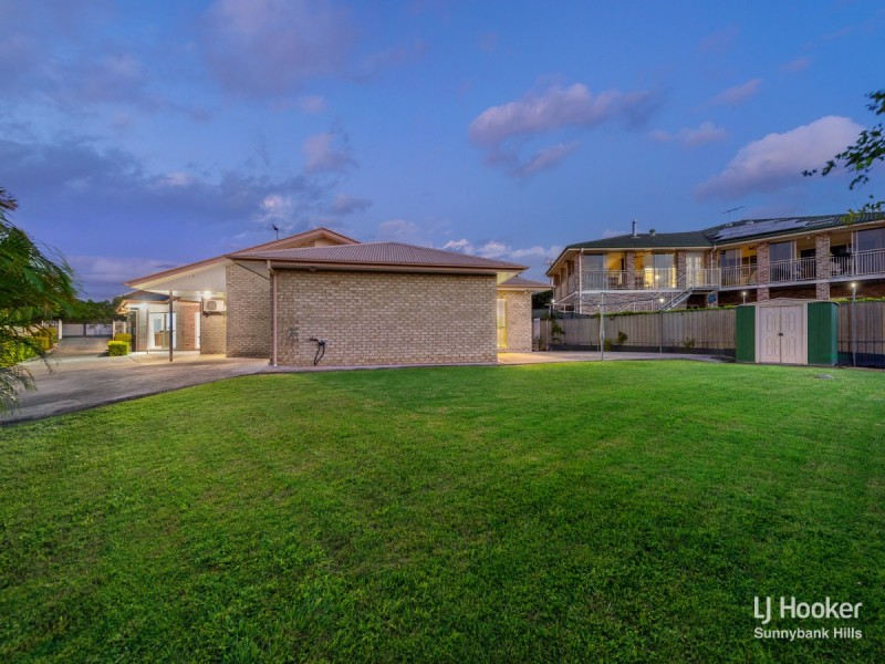 10 Mansfield Place, Mansfield QLD 4122