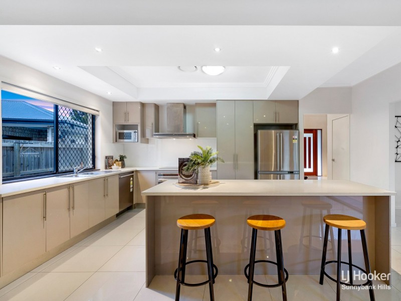 17 Southwalk Esplanade, Underwood QLD 4119