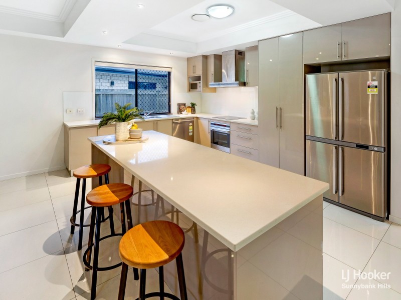 17 Southwalk Esplanade, Underwood QLD 4119