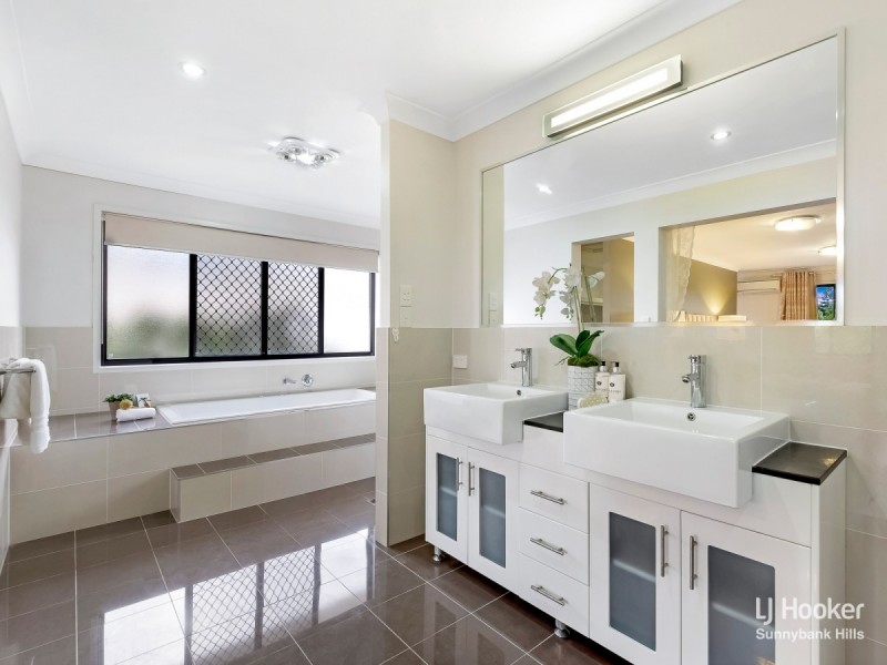 17 Southwalk Esplanade, Underwood QLD 4119