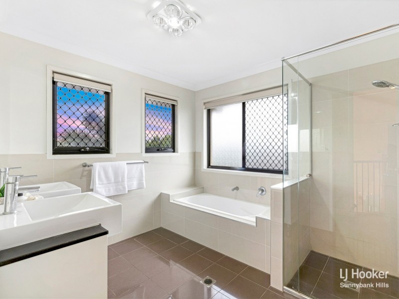 17 Southwalk Esplanade, Underwood QLD 4119