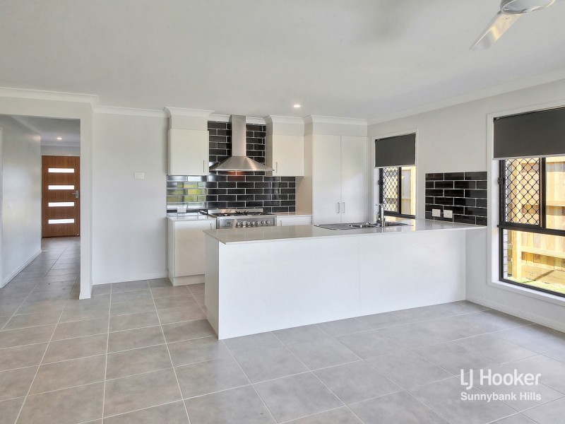 8 Fiveways Circuit, Park Ridge QLD 4125