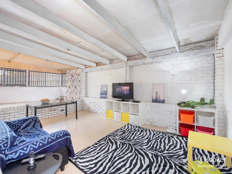 19 Freesia Street, Macgregor QLD 4109