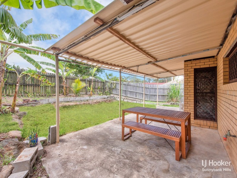 19 Freesia Street, Macgregor QLD 4109