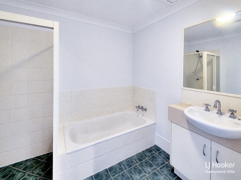 11 Maryland, Parkinson QLD 4115