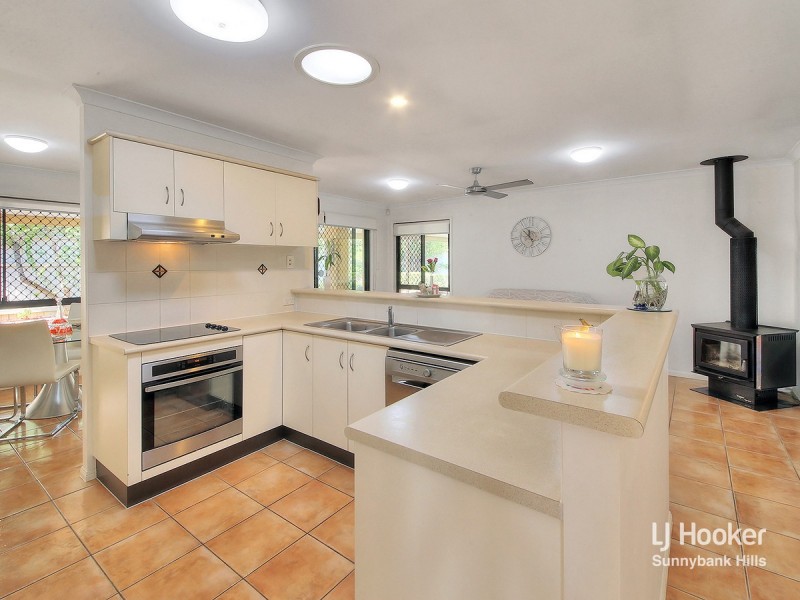 48 Pinedale Crescent, Parkinson QLD 4115