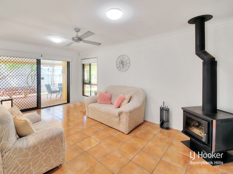 48 Pinedale Crescent, Parkinson QLD 4115