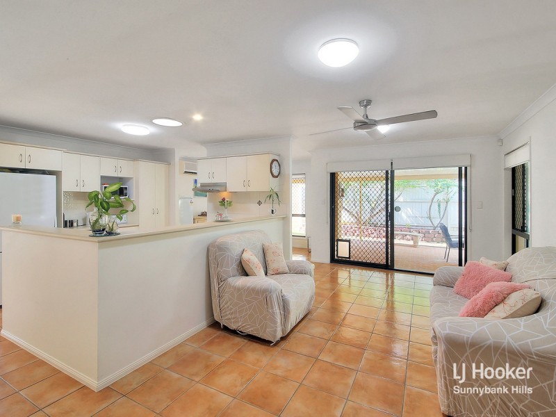 48 Pinedale Crescent, Parkinson QLD 4115