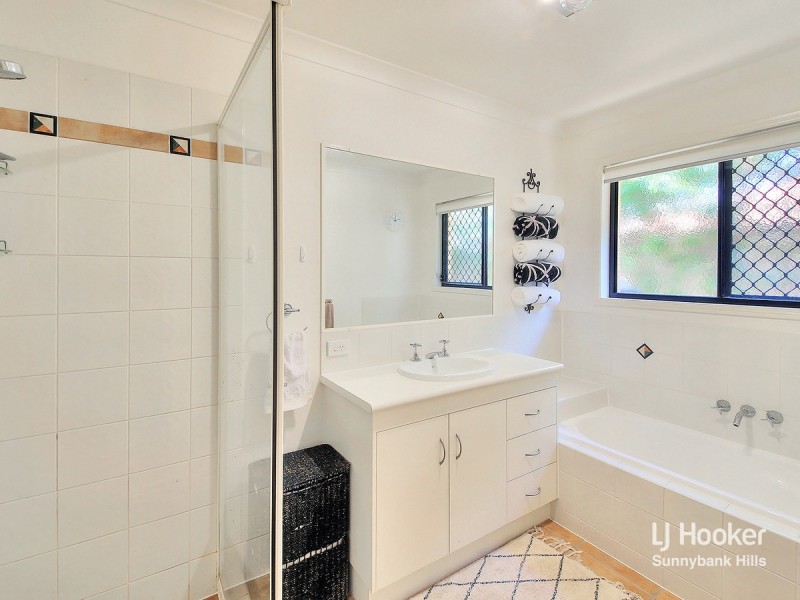 48 Pinedale Crescent, Parkinson QLD 4115