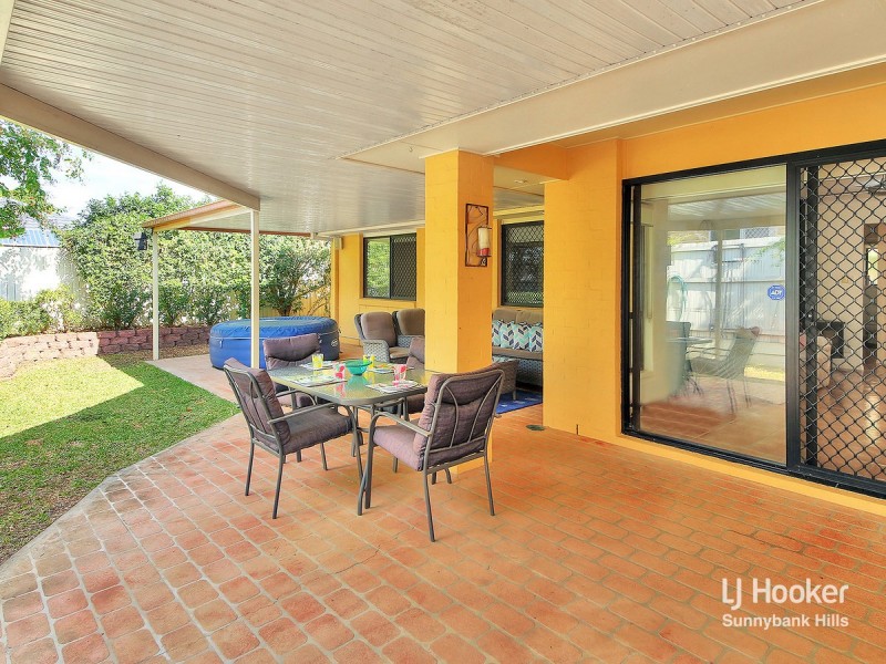 48 Pinedale Crescent, Parkinson QLD 4115