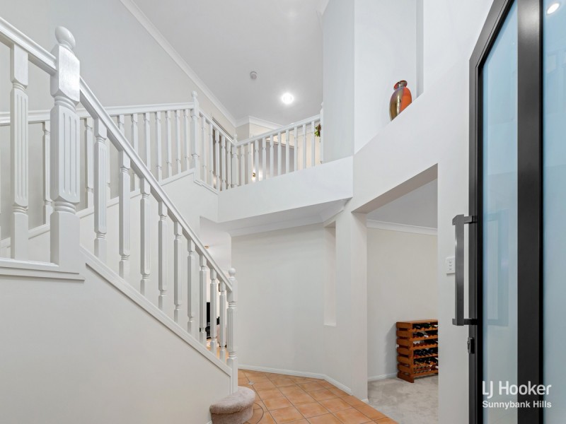 28 Cambridge Place, Wishart QLD 4122