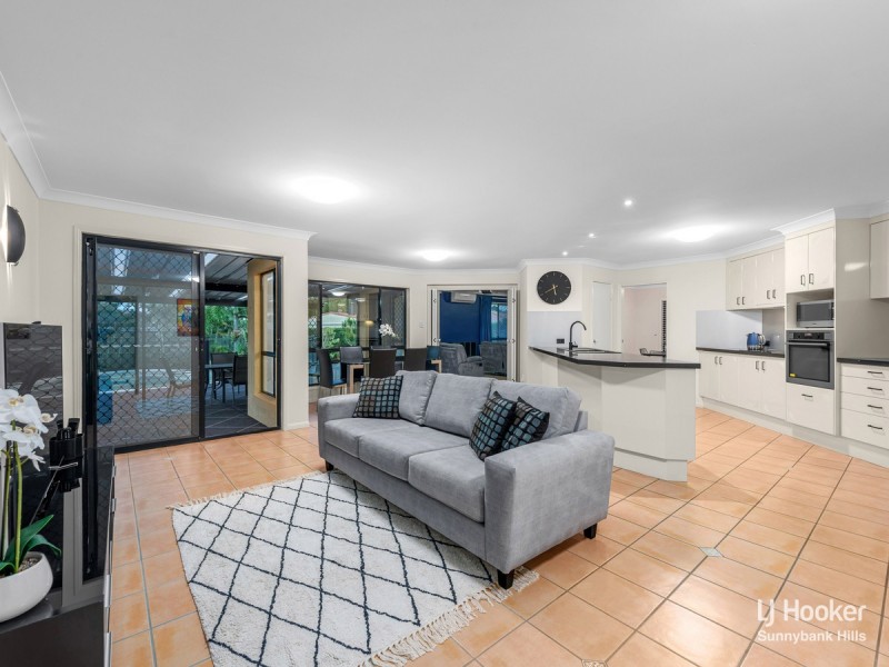 28 Cambridge Place, Wishart QLD 4122