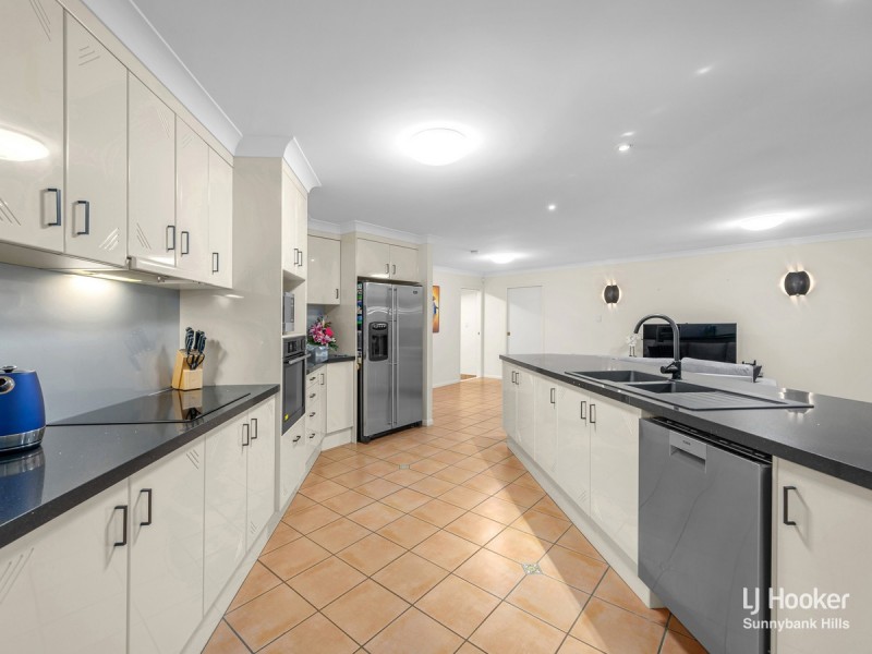 28 Cambridge Place, Wishart QLD 4122