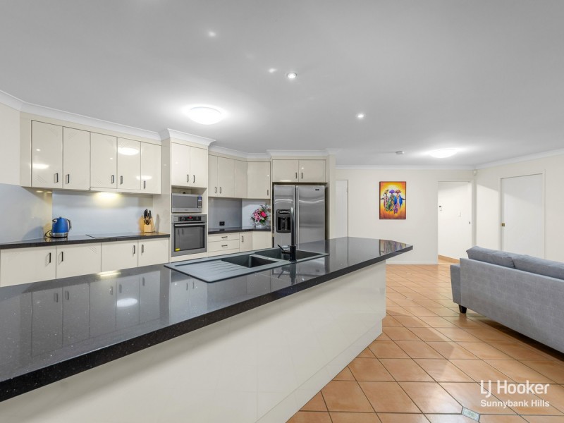 28 Cambridge Place, Wishart QLD 4122