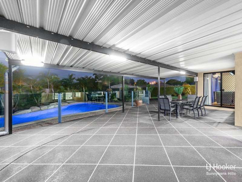 28 Cambridge Place, Wishart QLD 4122