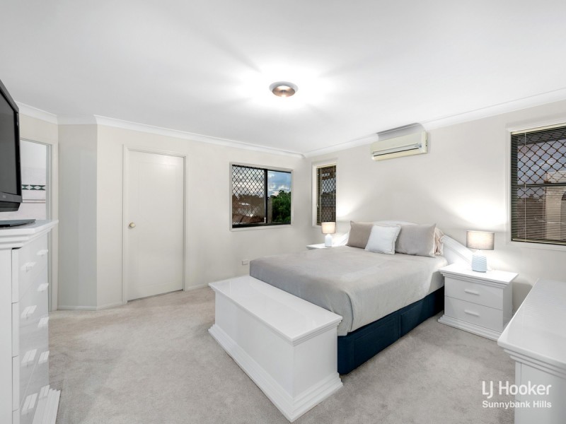 28 Cambridge Place, Wishart QLD 4122