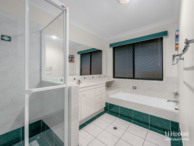 28 Cambridge Place, Wishart QLD 4122