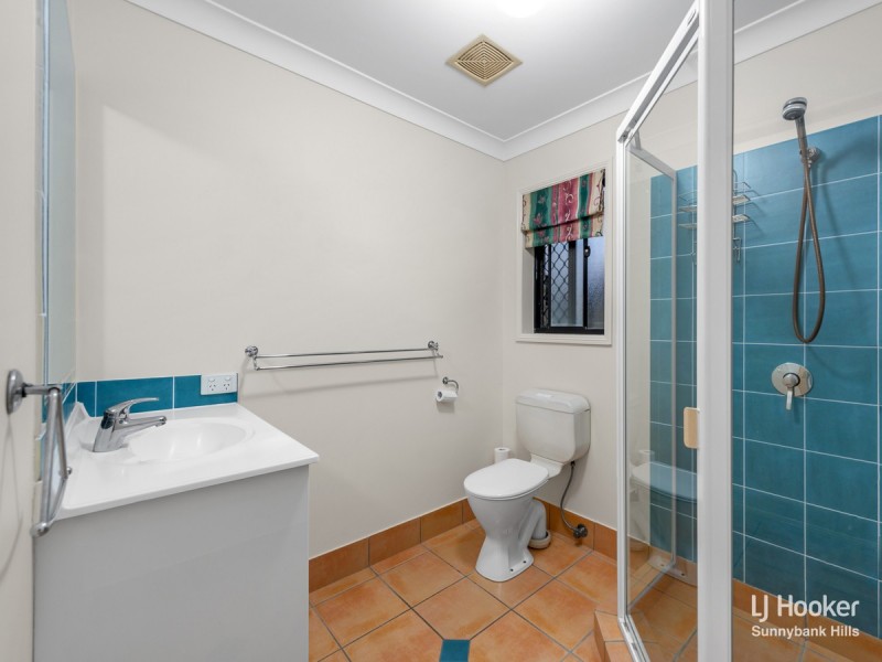 28 Cambridge Place, Wishart QLD 4122