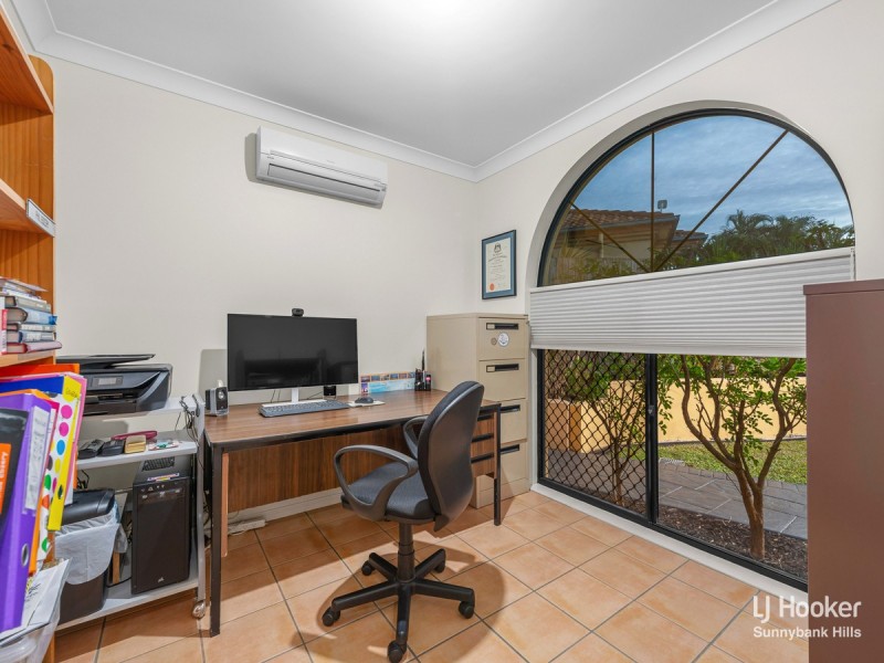 28 Cambridge Place, Wishart QLD 4122