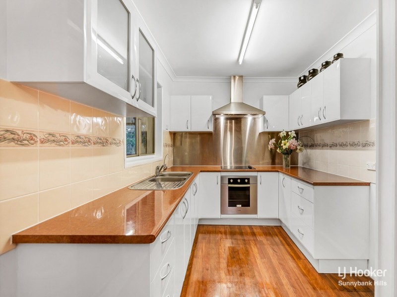 22 Menkira Street, Mansfield QLD 4122