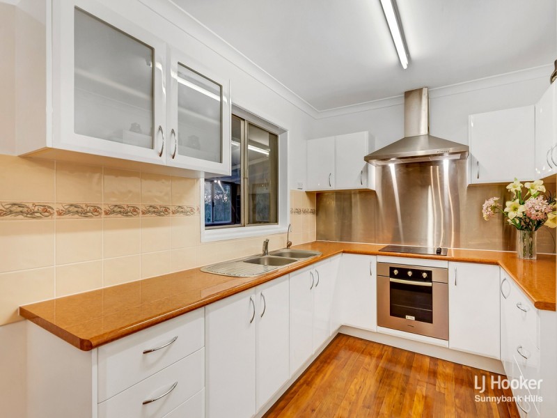 22 Menkira Street, Mansfield QLD 4122